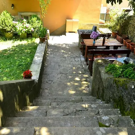 Charming 2 Min From The Apartment *