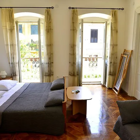 Apartment Charming 2 Min From The *